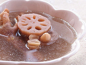 莲藕花生煲凤爪汤